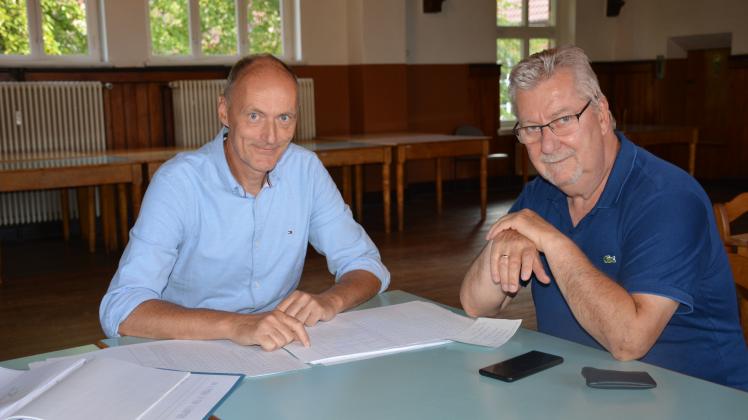 Die Freien Wähler - im Bild Wilfried Mußfeldt (r.) - hatten Rechtsanwalt Stefan Korf zu Info-Veranstaltungen in die Region geholt.