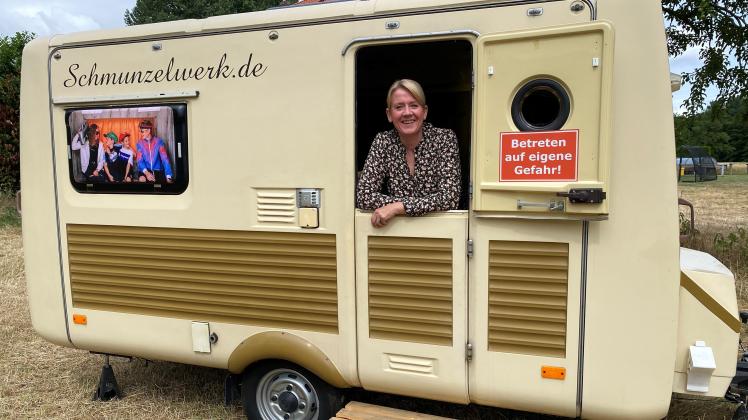 Schnuckelig klein und witzig: Andrea Rother hat einen alten DDR-Wohnwagen zu einer mobilen Fotobox umgebaut.