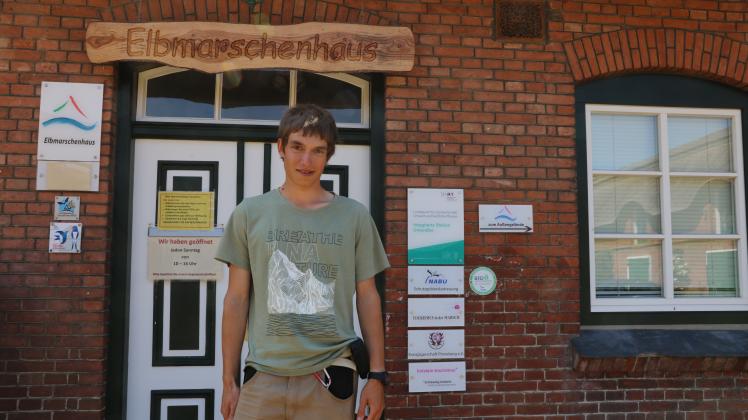 Torben Rust war 18 Monate im Elbmarschenhaus tätig, nun beginnt er eine Ausbildung zum Förster.