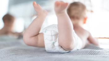 Gestresste Haut am Babypo: Was hilft gegen Windeldermatitis?