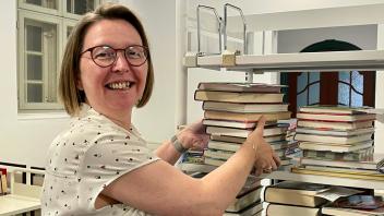 Dagmar Siering, Mitarbeiterin der Stadtbücherei Elmshorn, freut sich auf viele junge Leser.