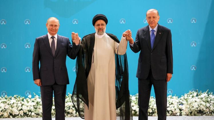Der russische Präsident Wladimir Putin, Ebrahim Raisi, Präsident des Iran, und ihr türkischer Kollege Recep Tayyip Erdogan bei ihrem Treffen in Teheran. Foto: Sergei Savostyanov/Pool Sputnik Kremlin via AP/dpa