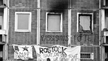 Demo gegen rassistische Ausschreitungen in Rostock Demo gegen rassistische Ausschreitungen in Rostoc