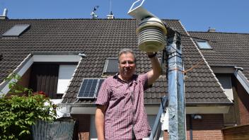 Michael Green aus Büdelsdorf greift auf Profi-Messgeräte zurück, um Wetterdaten aufzuzeichnen. 