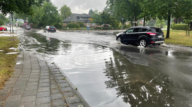 Überschwemmung Straße Spahnharrenstätte