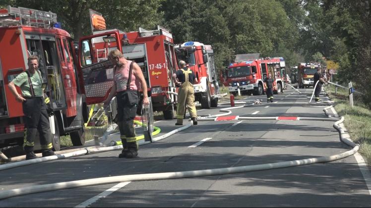 Zwei Böschungsbrände haben am Mittwoch die Feuerwehren in Wardenburg auf Trab gehalten. 