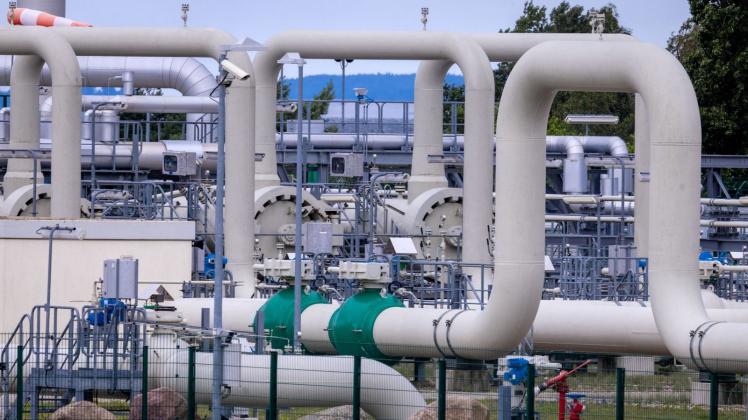 ARCHIV - Rohrsysteme und Absperrvorrichtungen in der Gasempfangsstation der Ostseepipeline Nord Stream 1. Foto: Jens Büttner/dpa/Bildarchiv