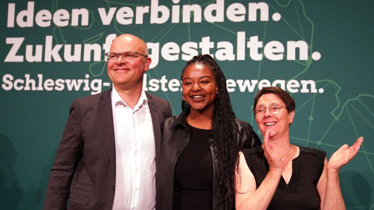 Monika Heinold, Aminata Touré (M) und Tobias Goldschmidt auf dem Landesparteitag von Bündnis 90/Die Grünen. Foto: Marcus Brandt/dpa/Bildarchiv