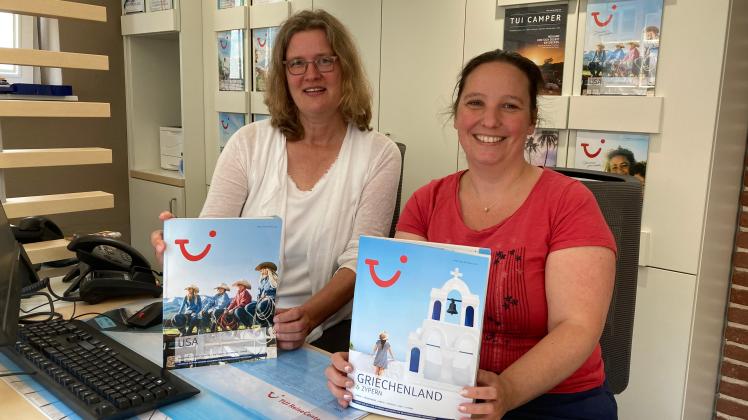 Die Reiseberaterinnen Stefanie Hübner und Claudia Kirste-Schlecht vom Tui Reisecenter in Bad Oldesloe haben bisher eine gute Urlaubssaison erlebt. 