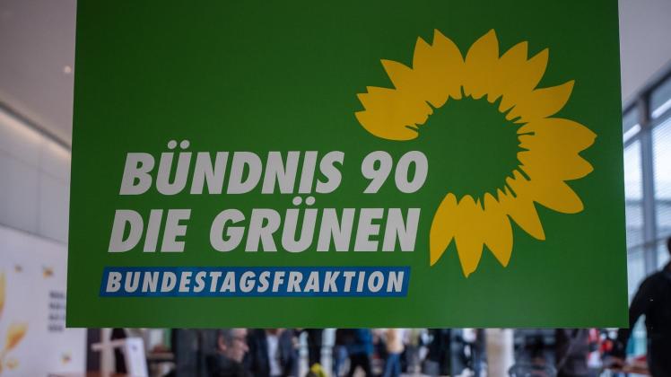 ARCHIV - Das Logo der Fraktion von Bündnis90/Die Grünen im Deutschen Bundestag. Foto: Michael Kappeler/dpa/Symbolbild