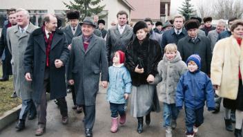 Gorbatschow besucht Bridai in Litauen