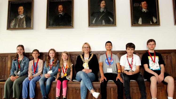 Hoher Besuch: Eine Delegation aus der Kinderstadt besuchte am Donnerstag Oberbürgermeisterin Katharina Pötter im Rathaus in Osnabrück.