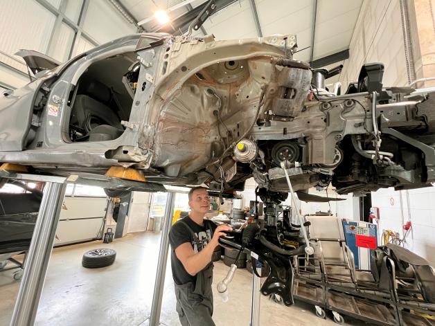 Lampa repariert den Unfallschaden fachgerecht Lampa repariert den Unfallschaden fachgerecht