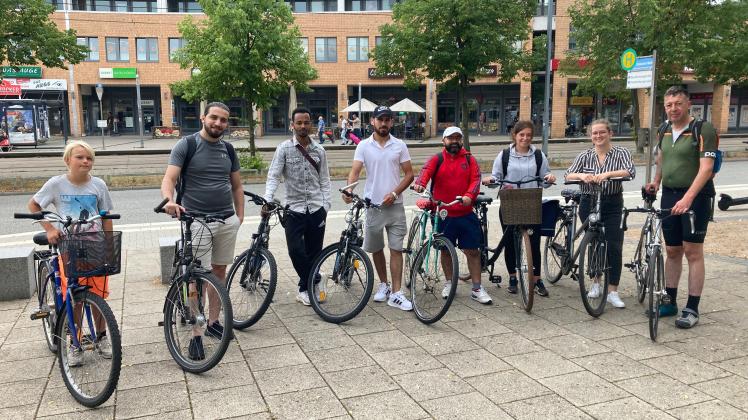 Die Teilnehmer der Fahrradtour trafen sich zum Start auf dem Dreescher Markt.