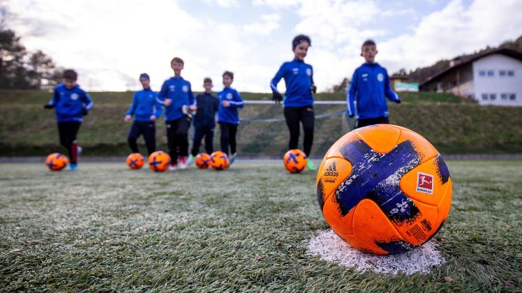 Sandbach, Odenwald am 17.März 2021 zum Thema: Fussball, Kinder und Jugend trainiert wieder in der Pandemie. Wie lange? v
