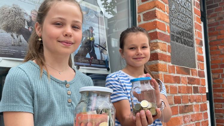 In diesem Jahr sammelten Luisa (11) und Hannah (10) für das Katzenhaus in Oldsum. 