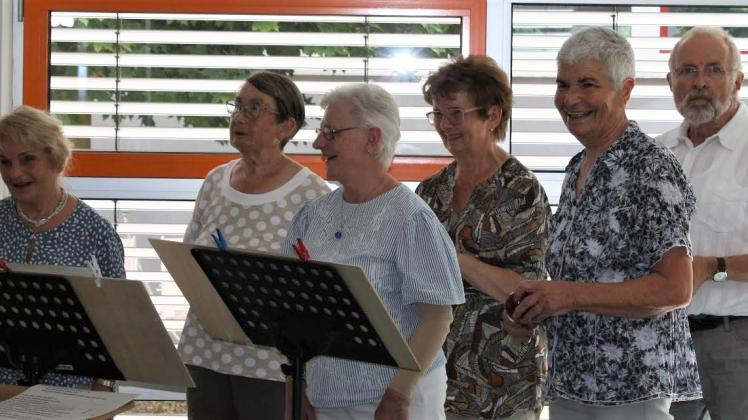 Der Chor des ASB Seniorentreffs umrahmte das Sommerfest musikalisch