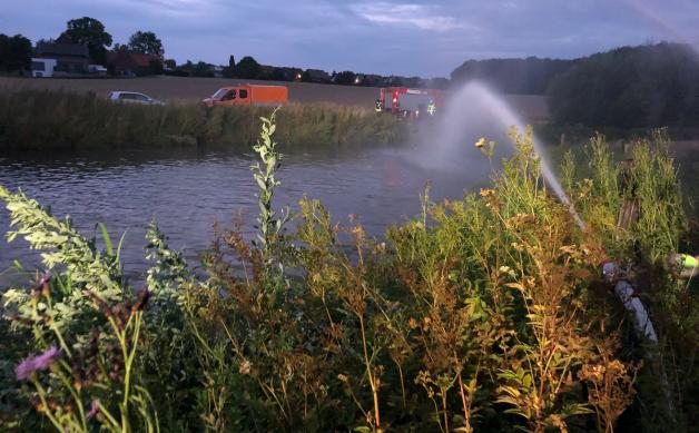Verendete Fische in Melle entdeckt Feuerwehr belüftet Teich NOZ