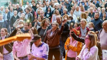 Schleswig swingt - das Publikum feierte „REAmade“.