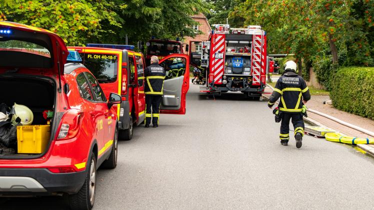 Am Sonntagnachmittag kam es in Oldenburg zu einem Zimmerbrand. Dabei musste die Feuerwehr einen Mann aus seiner verqualmten Wohnung retten. 
