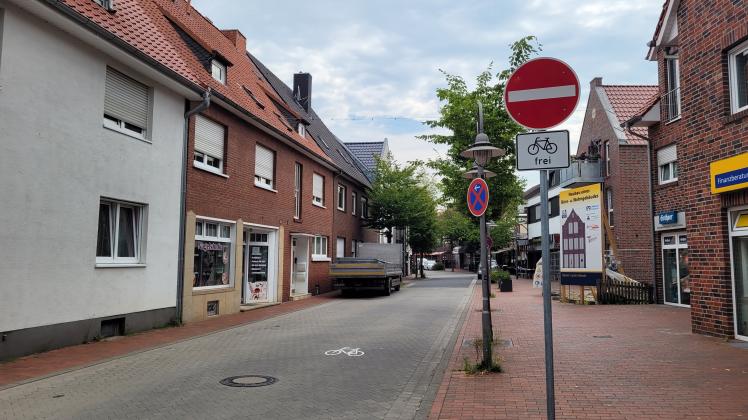 Seit vergangener Woche ist die Straße Nagelshof in der Meppener Innenstadt eine Einbahnstraße - und damit für den motorisierten Verkehr aus Richtung Johannesschule gesperrt. Klappt dort die Umstellung? 