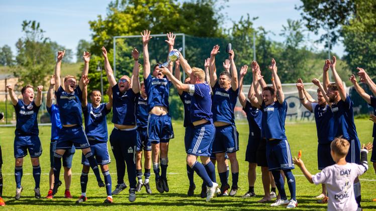 Die Landesklasse-Fußballer der SG Warnow Papendorf sicherten sich nicht nur den Staffelsieg. Sie überzeugten auch im Landespokal, wo sie als Außenseiter bis ins Achtelfinale vordrangen. Zur Belohung gibt es eine tolle Prämie.