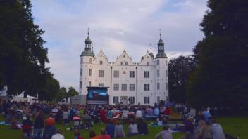 Das Schlosspark-Kino-Open-Air zog bereits im Jahr 2014 viele Besucher an. 