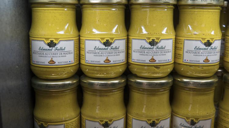 Les moutardes assaisonnÃ es au curry Edmond Fallot. La moutarde ne monte plus au nez des dijonnais, ici aussi le manque
