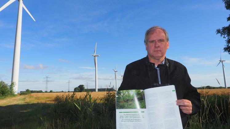 Roland Dilchert gehört dem Vorstand des Nabu Uetersen an. Gegen das Repowering des Uetersener Windparks habe der Nabu Uetersen nichts einzuwenden. Der Nabu habe aber etwas gegen den zügellosen Ausbau von Windparks, insbesondere in Wald- und Naturschutzgebieten.