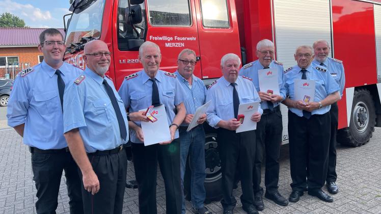 Merzen, Ehrungen von Mitglieder der Feuerwehren Merzen und Neuenkirchen für 50-jährige Mitgliedschaft; Merzen, 13.07.2022; Foto: Herbert