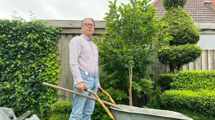 Gartenarbeit in den Ferien: Um neben der Schule Geld zu verdienen, arbeitete Jannek Babian aus Krempe in jeden Ferien in Gärten.