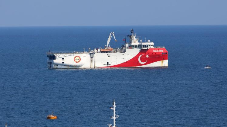 ARCHIV - Die Türkei schickte im Jahr 2020 ihr Gasfeld-Erkundungsschiff Oruc Reis in das Mittelmeer. Foto: Burhan Ozbilici/AP/dpa/Archiv
