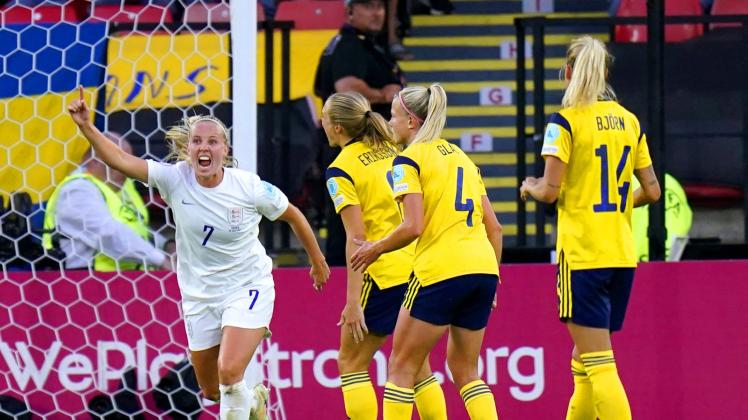 Die Engländerin Beth Mead (l) jubelt über ihr Tor zum 1:0 gegen Schweden. Foto: Danny Lawson/PA Wire/dpa