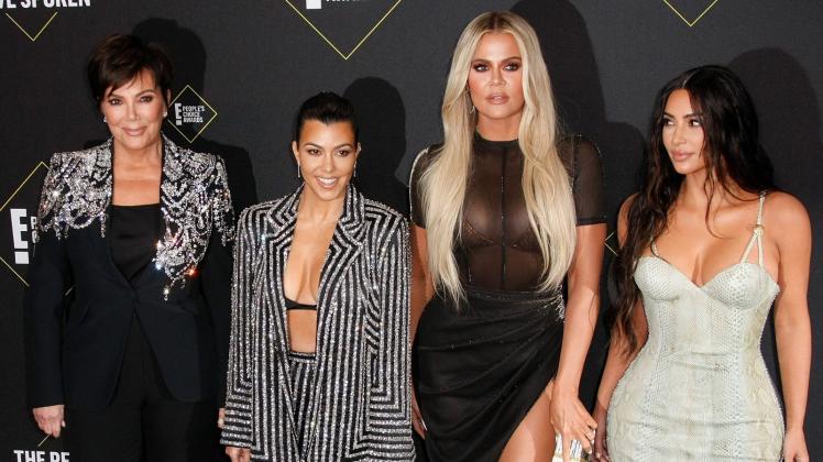 ARCHIV - Kris Jenner (l-r), Kourtney Kardashian, Khloe Kardashian und Kim Kardashian bei den Peoples Choice Awards. Foto: Imagespace/ZUMA Wire/dpa