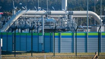 ARCHIV - Könnte die Inbetriebnahme von Nord Stream 2 eine Entspannung in der Gassituation bringen? Diese Frage stellen sich Politiker von der Insel Rügen. Foto: Stefan Sauer/dpa
