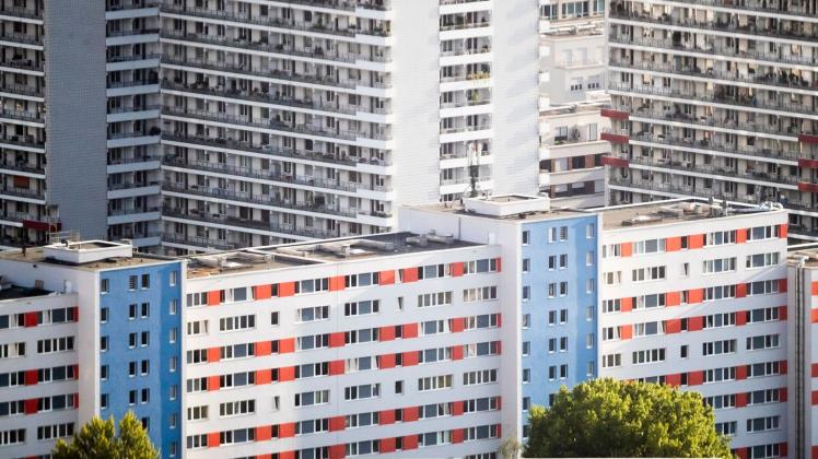 ARCHIV - Für Studenten und Auszubildende ist die Wohnungssuche oftmals kein leichtes Unterfangen. Foto: Christoph Soeder/dpa