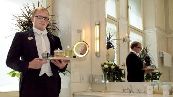 Wiener Hotel bildet Butler aus