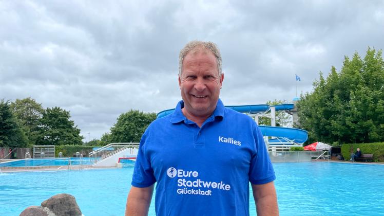 Wie eine große Familie: Seit über 30 Jahren ist Schwimmmeister Rüdiger Kallies im Fortuna-Bad in Glückstadt.