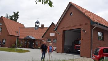 Am Sonnabend, 30. Juli, wird in Sieseby der neue 450.000 Euro teure Anbau an der Feuerwehrhaus gefeiert. Bürgermeisterin Ulrike von Bargen und Wehrführer Jörg Albrecht haben alle Thumbyer ab 15 Uhr eingeladen. 