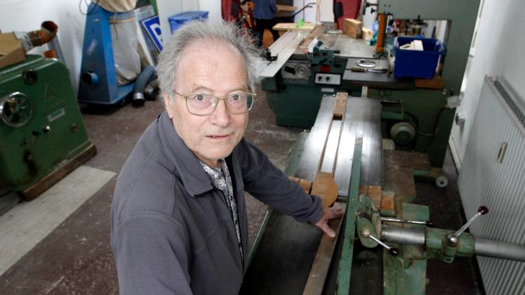 Seine alten Maschinen hat der pensionierte Tischler Michael Wittenbrink dem Piesberger Gesellschaftshaus in Osnabrück zur Verfügung gestellt. Er wird dort auch Workshops geben.