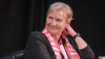 Die stellvertretende Ratsvorsitzende der Evangelischen Kirche in Deutschland Kirsten Fehrs diskutiert am 28.05.2022 (Fo