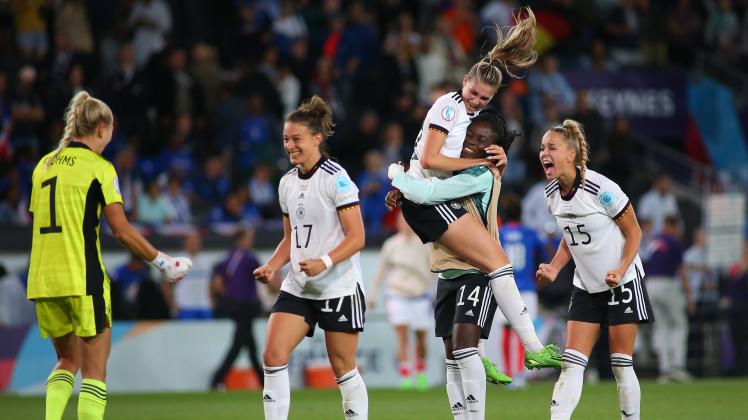 Milton Keynes, England, July 27th 2022: Germany celebrations at the final whistle during the UEFA Womens Euro 2022 semi