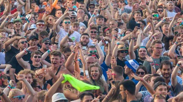 Erster Abend beim Open Beatz Festival in Herzogenaurach, 20 000 Besucher werden erwartet bei Süddeutschlands größtem Ele