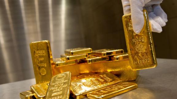 ARCHIV - Gold kann eine Ergänzung für das Portfolio sein - Sparer sollten aber bei der Geldanlage nicht alles auf eine Karte setzen. Foto: Sven Hoppe/dpa/dpa-tmn ARCHIV - Gold kann eine Ergänzung für das Portfolio sein - Sparer sollten aber bei der Geldanlage nicht alles auf eine Karte setzen. Foto: Sven Hoppe/dpa/dpa-tmn