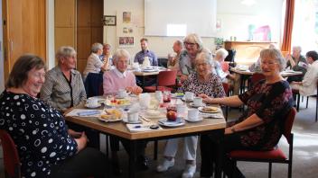 Dem gemeinsamen Frühstück der Kirchengemeinde Heiligenrode folgte ein Vortrag von Kriminalbeamten über die aktuellen Betrugsmaschen zulasten älterer Menschen