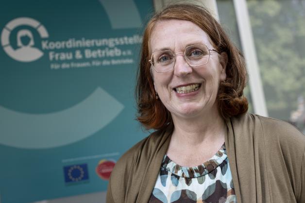 Bettina Jacob-Stallforth von der Koordinierungsstelle Frau und Betrieb berät Frauen zum Wiedereinstieg in den Job - auch nach langer Pause.