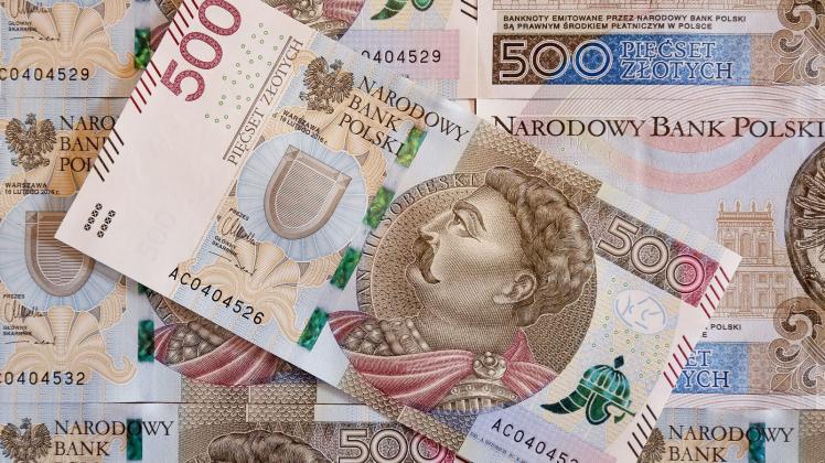 ARCHIV - 500-Zloty-Scheine: In Polen können Immobilienbesitzer Kreditferien anmelden. Foto: Pawel Supernak/PAP/dpa