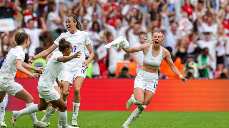 England Women v Germany UEFA WOMEN"!S EURO 2022 31/07/2022. Cup Final Goal 2-1 Chloe Kelly of England Women scores a goa
