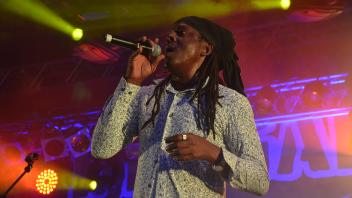 Richie Spice trug am Sonntagabend mit seinem hingebungsvollen Auftritt zur guten Stimmung beim Reggae Jam bei.
