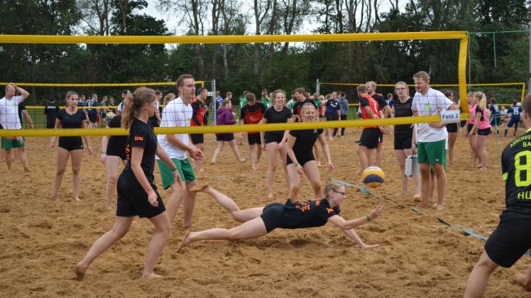 Dieses Jahr können die Beachvolleyballer nach zwei Jahren Pause in Messingen ihr Können im Sand wieder unter Beweis stellen.